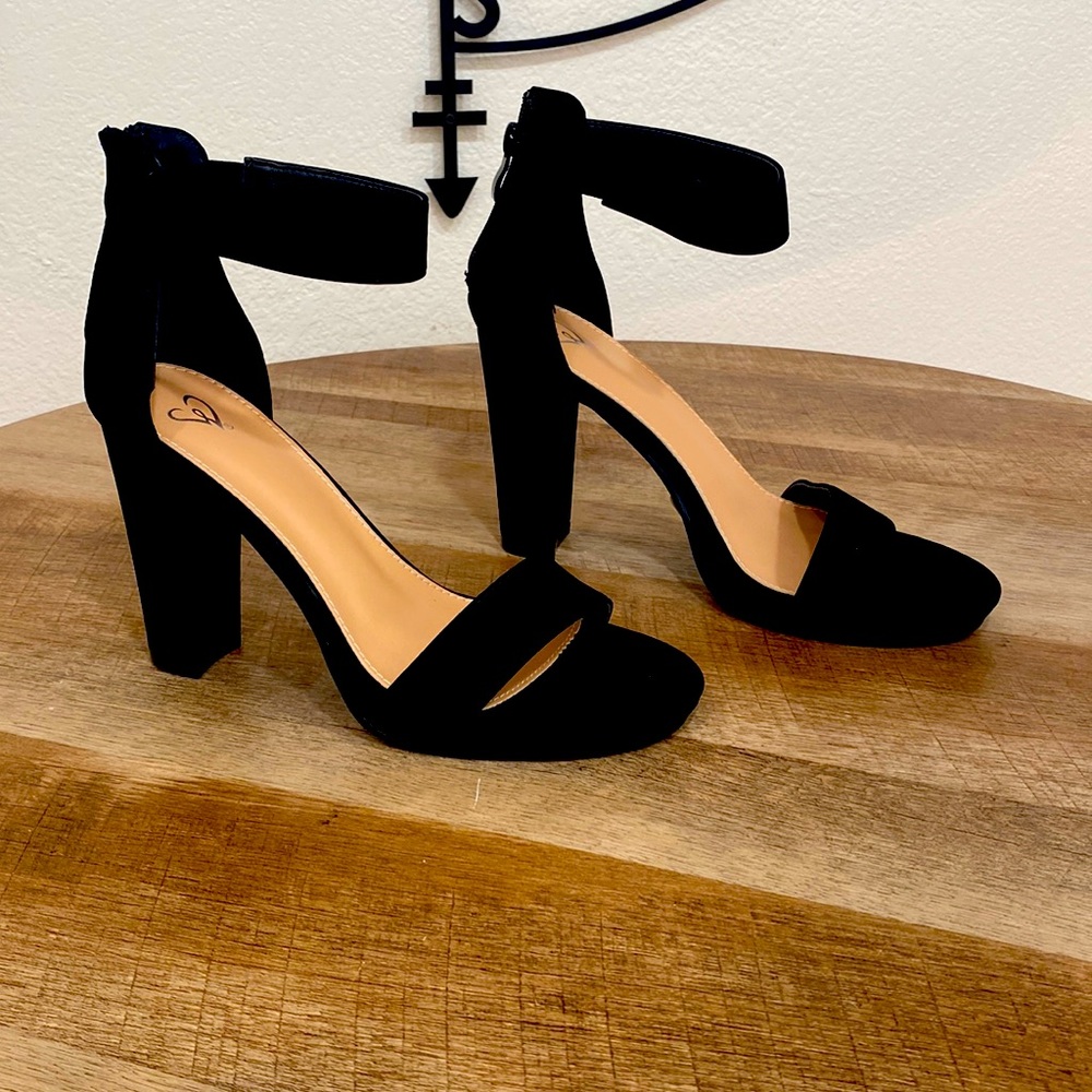 Strappy black heels BRAND NEW